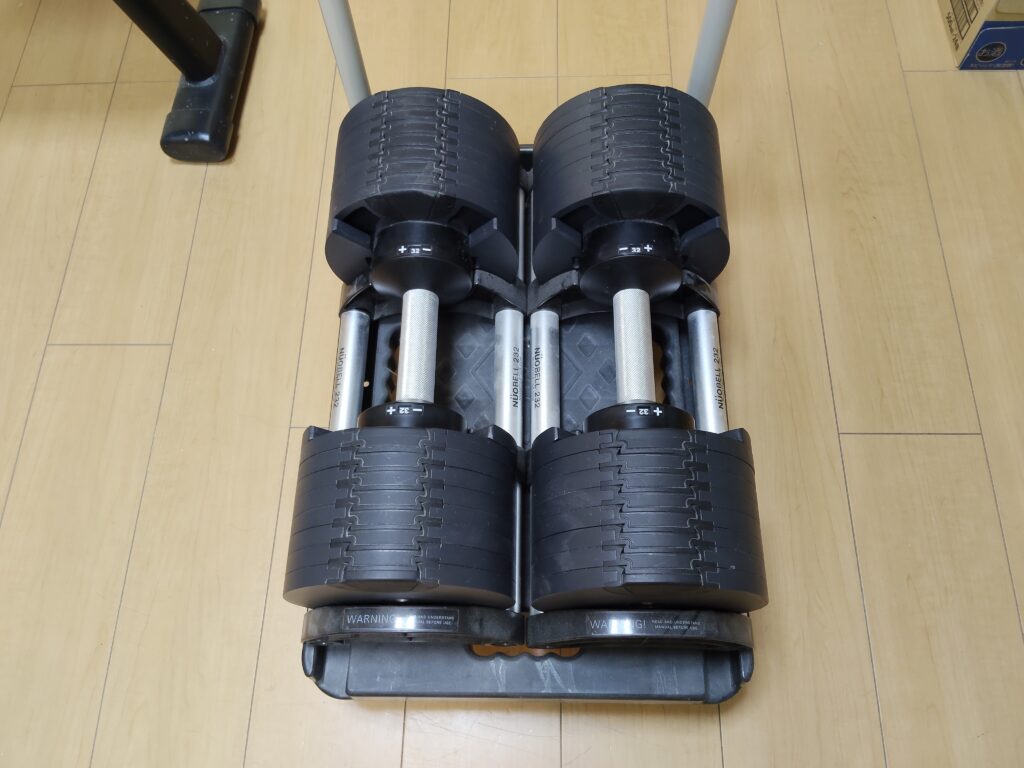 自宅ジム用の可変式ダンベル32kg2個セット